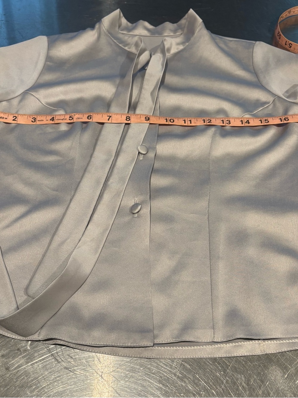 Gray Tie-Neck Short Sleeve Blouse - Picture 4 of 5
